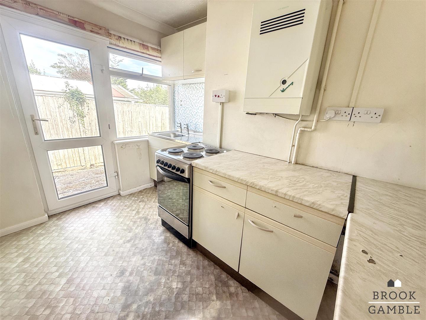 2 Bedroom Bungalow. Broadview Close in Eastbourne,  10
